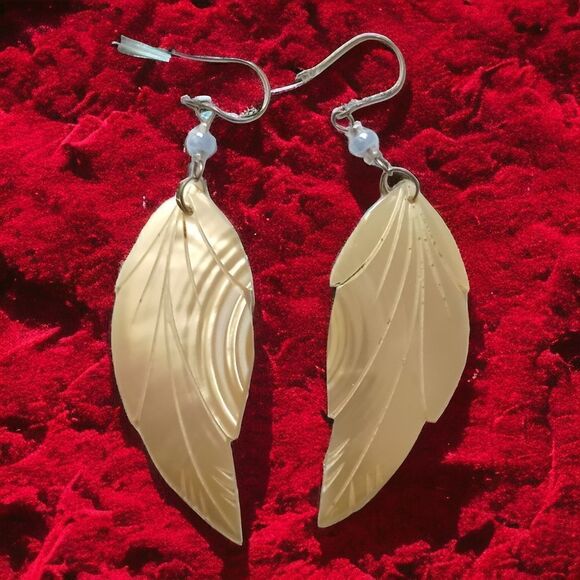 Mother of Pearl Leaf Dangle Earrings Beachy Coastal Silver Tone Pierced Bohemian - Picture 11 of 15
